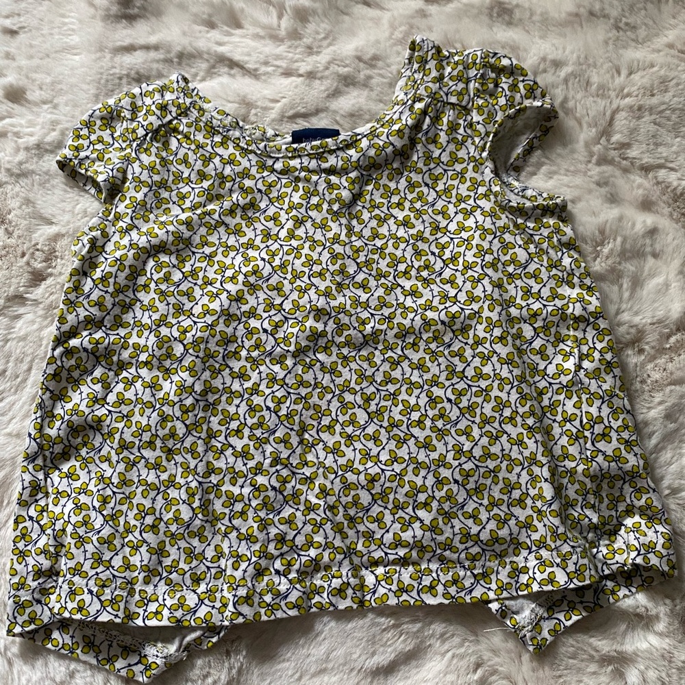 🐠2/$10🐠 Baby girls 👧 Gap tee.
